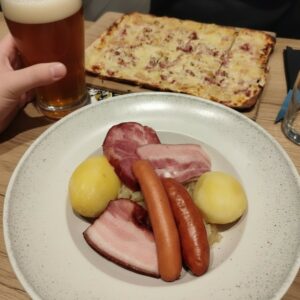 choucroute, tarte flambée et bonne bière artisanale sont à la cartte de la brasserie les Dominicains.